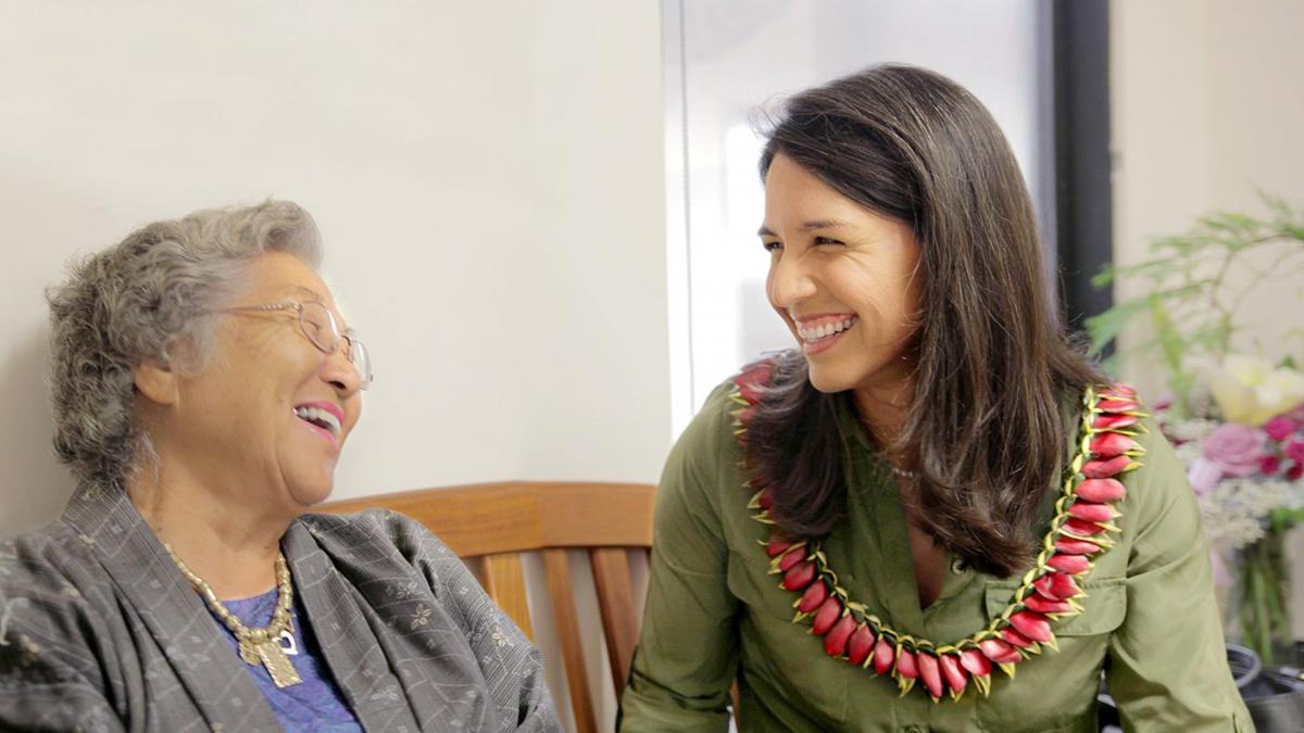 A photo of Tulsi Gabbard with a supporter